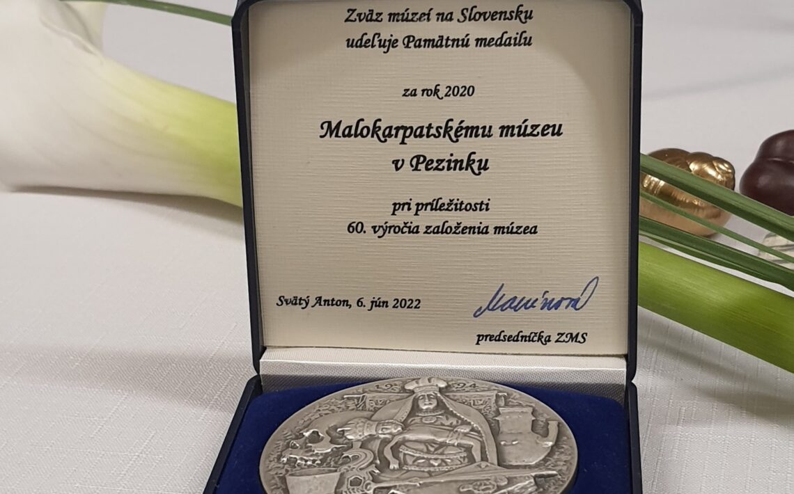 malokarpatske-muzeum-v-pezinku-bolo-ocenene-za-svoju-pracu-medailou-zvazu-muzei-na-slovensku