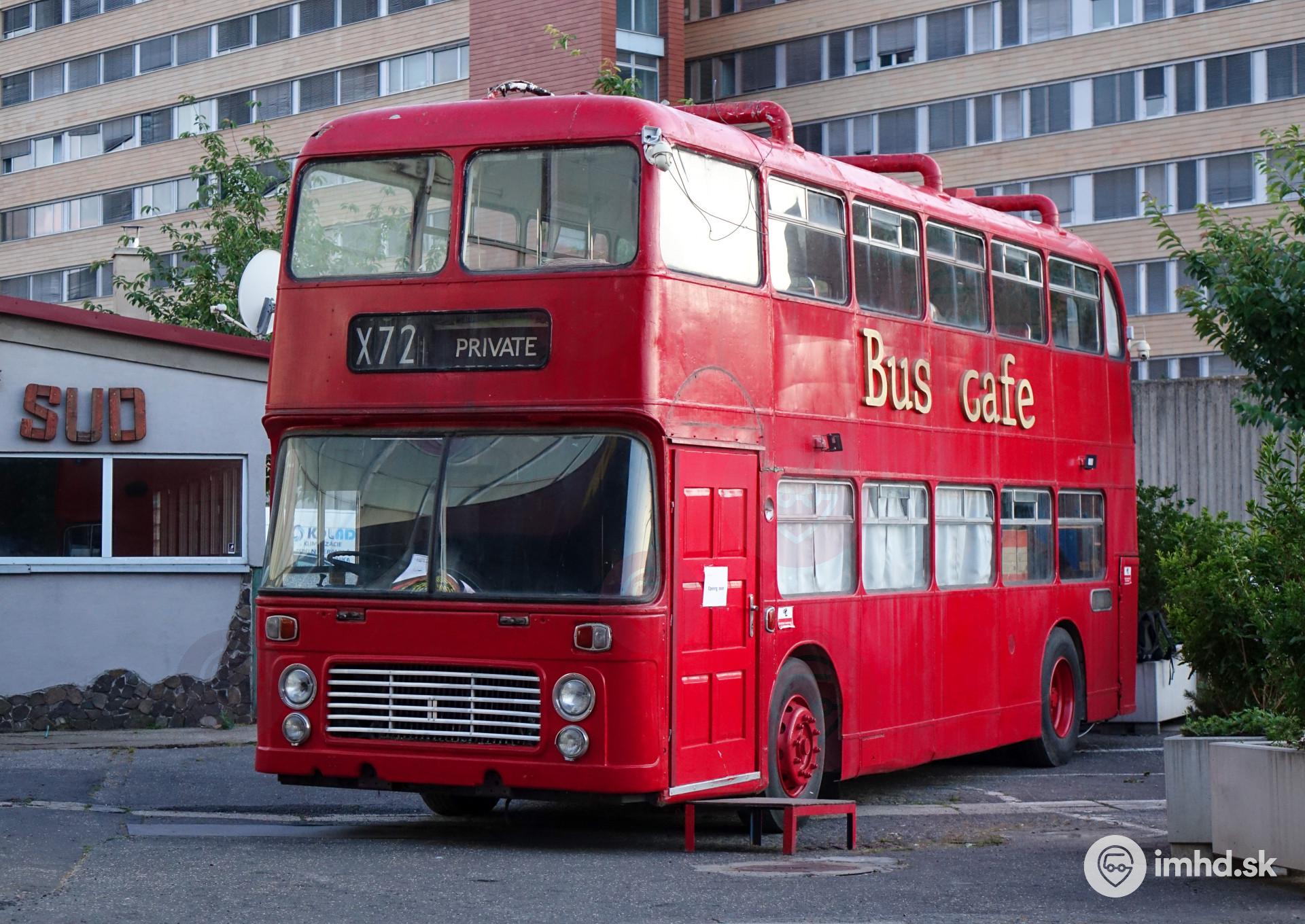 na-trnavskom-myte-zaparkoval-double-decker