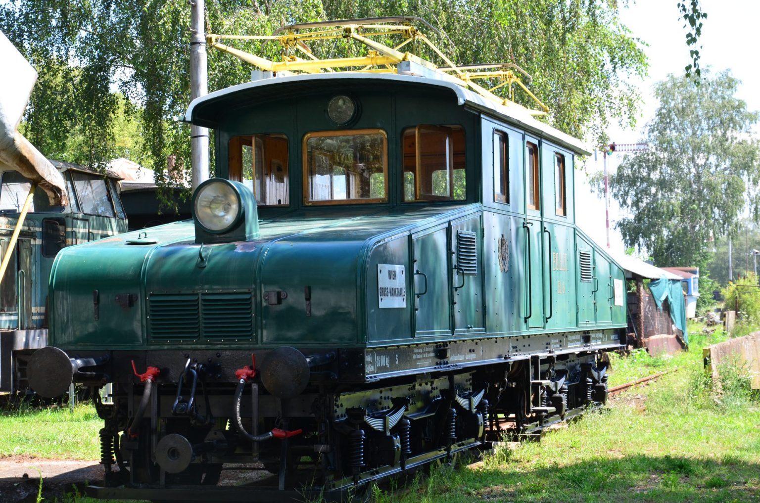 zastavka-viedenskej-elektricky:-odvezte-sa-z-nej-historickym-autobusom