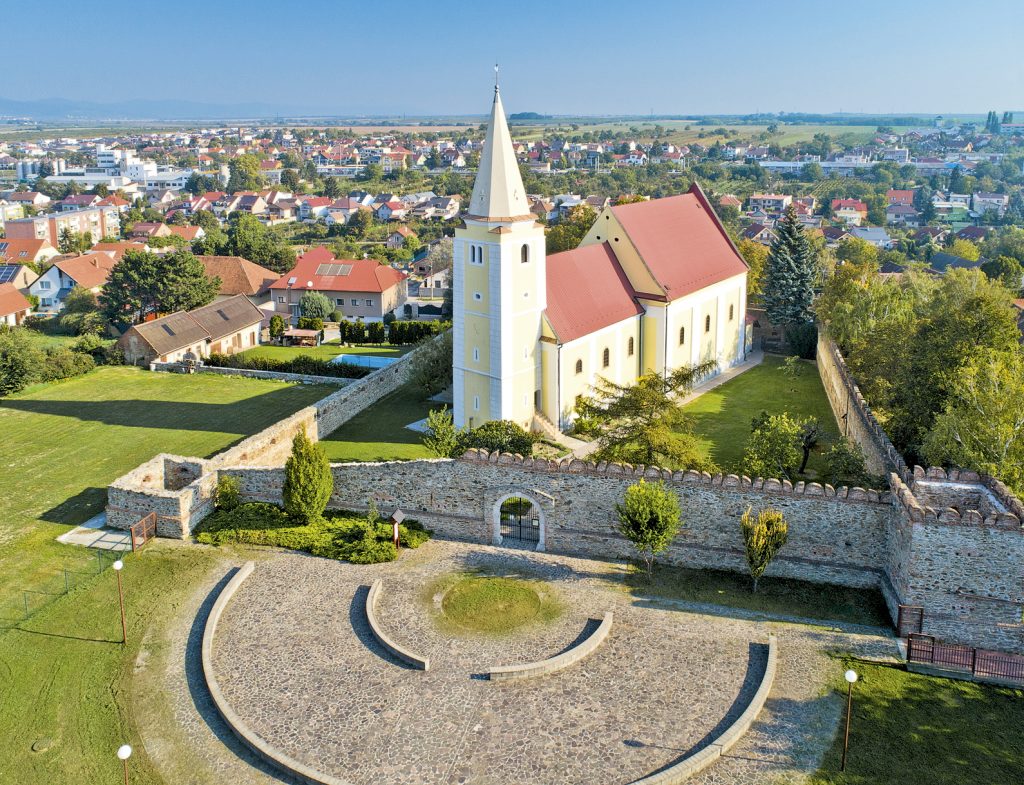 vinohradnicke-mestecko,-kde-zastal-cas.-pozyvame-vas-do-senkvic