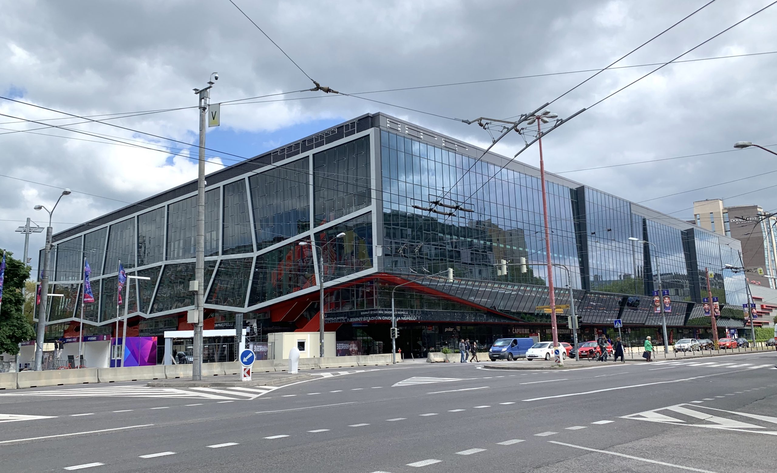 zimny-stadion-ondreja-nepelu-ponesie-nazov-tipos-arena