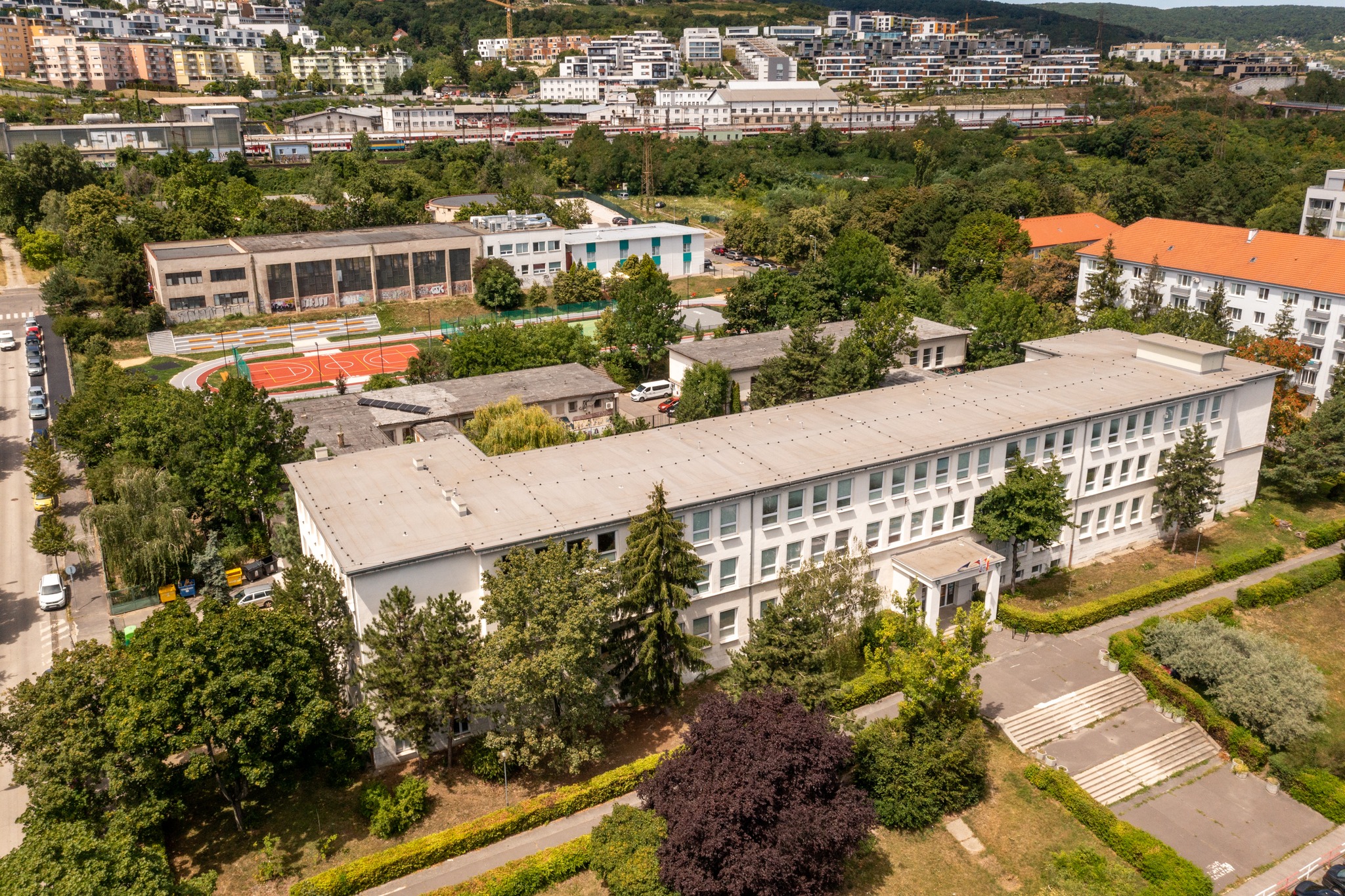 nove-mesto:-zakladna-skola-sibirska-ma-nove-kurenie