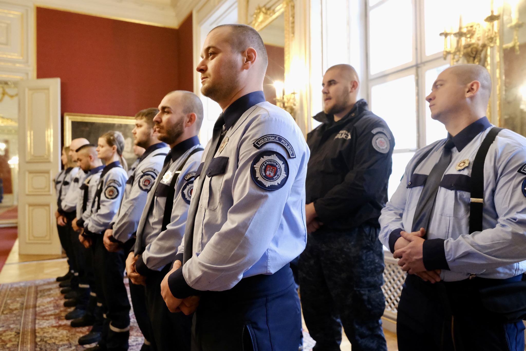 rady-mestskej-policie-posilnilo-16-novych-mestskych-policajtov