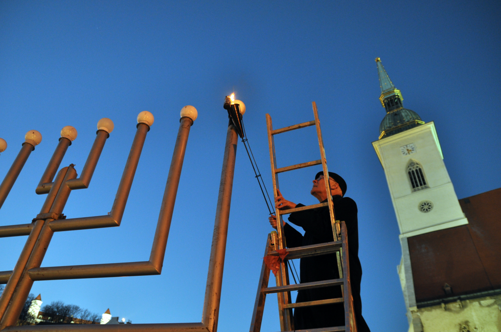 chanuka:-sviatok-svetiel-je-nasim-vianociam-podobnejsi,-ako-si-myslime