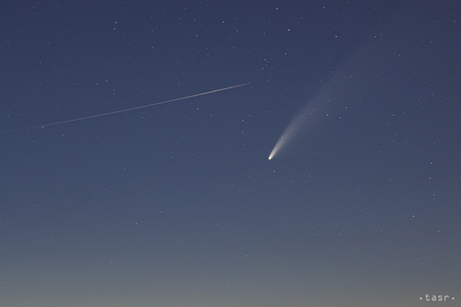 na-prelome-januara-a-februara-bude-na-oblohe-viditelna-jasna-kometa