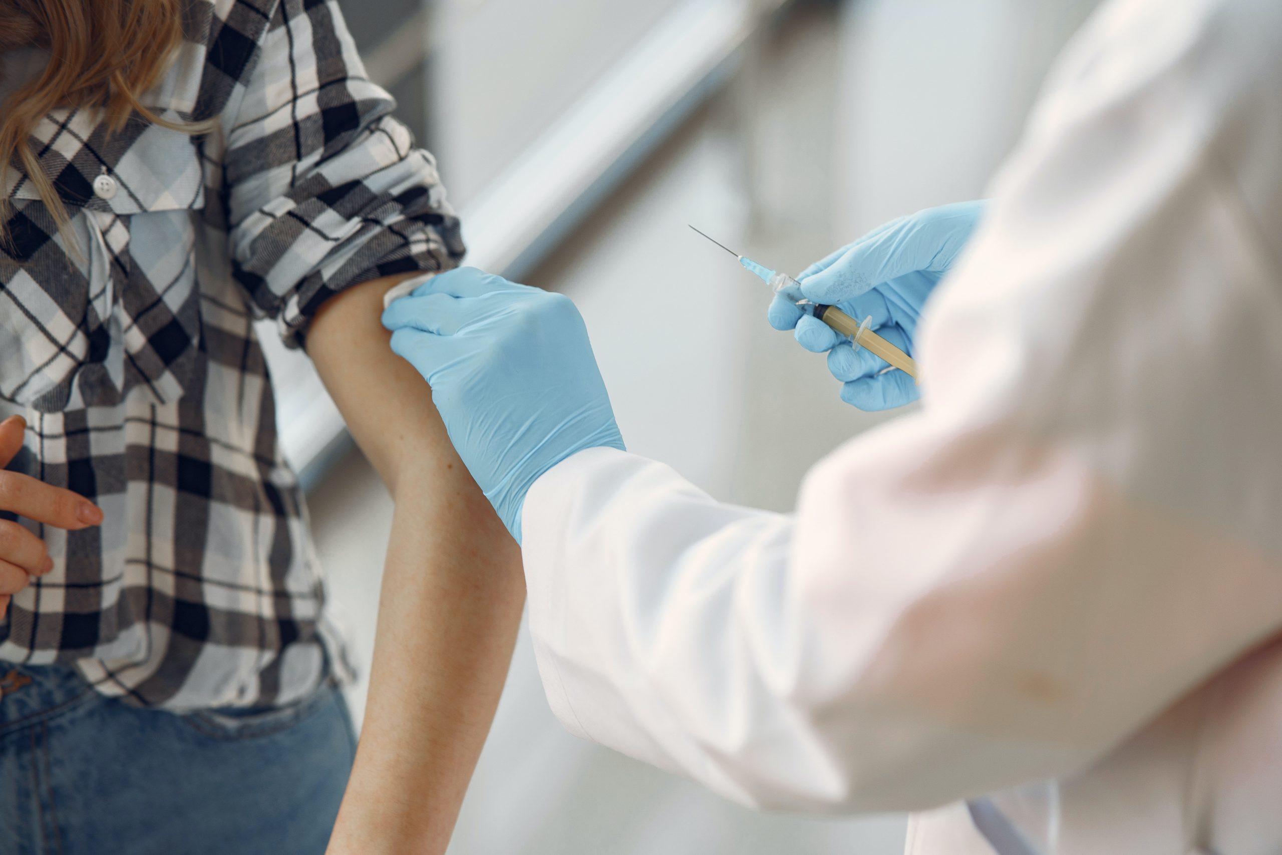 hpv-vakcina-by-mohla-byt-plne-hradena-aj-pre-mladych-vo-veku-14-a-15-rokov