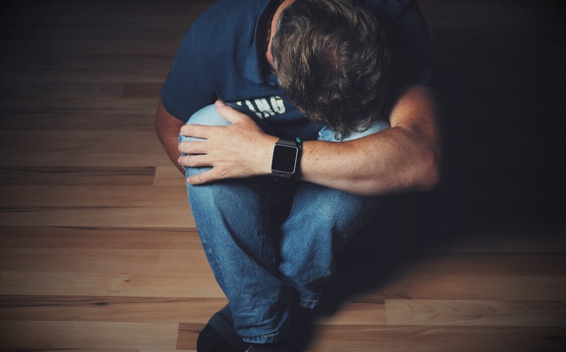 rozhodnutiu-spachat-samovrazdu-predchadzaju-stupne,-tvrdi-psychologicka