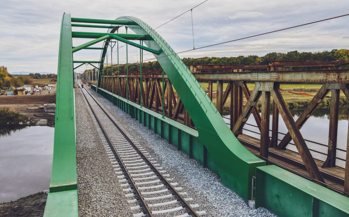 novy-zeleznicny-most-ponad-rieku-morava
