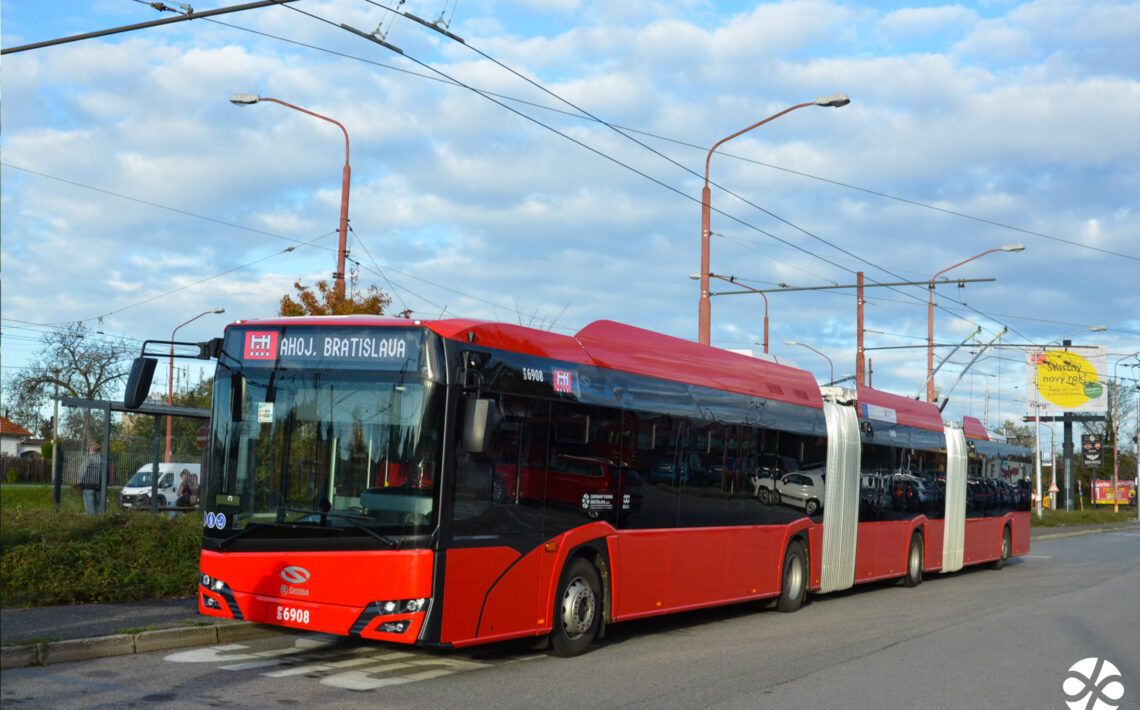 megatrolejbus-zacina-v-bratislave-jazdy-s-cestujucimi