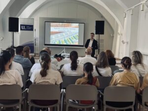 tanciaren-v-kastieli-pokracuje:-posledny-majovy-vecer-opat-spojil-ludovy-tanec-a-odborny-vyklad