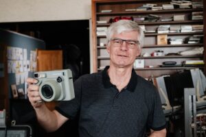 spoznajte-hlavneho-lektora-denneho-fotografickeho-tabora-v-modre
