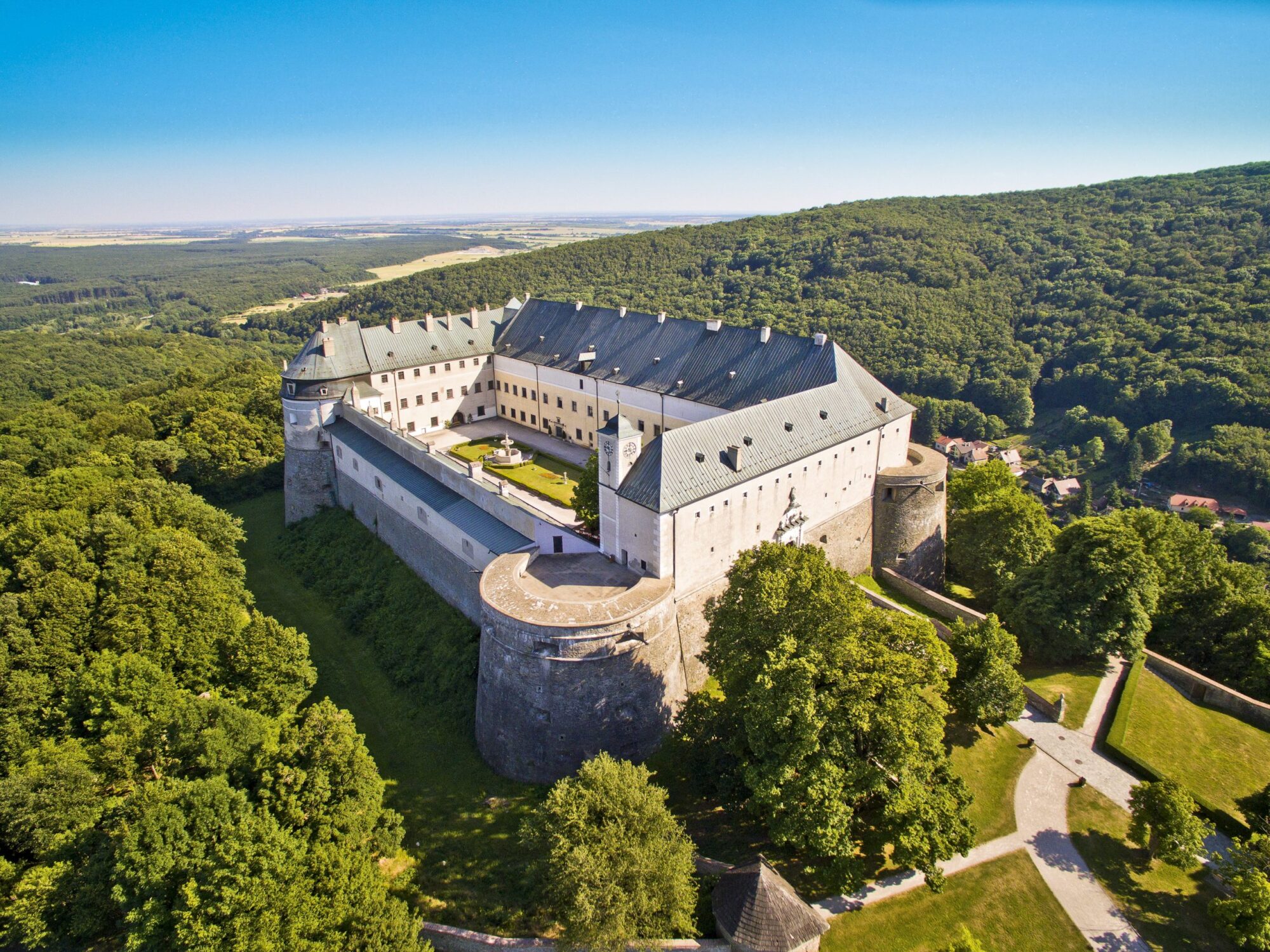 tip-na-vylet:-z-modry-na-cerveny-kamen