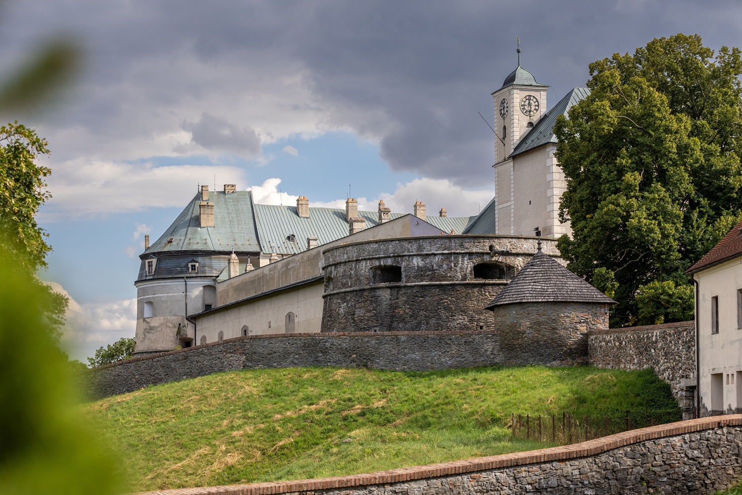 letobranie-rozihra-farbami-a-pestrostou-hrad-cerveny-kamen