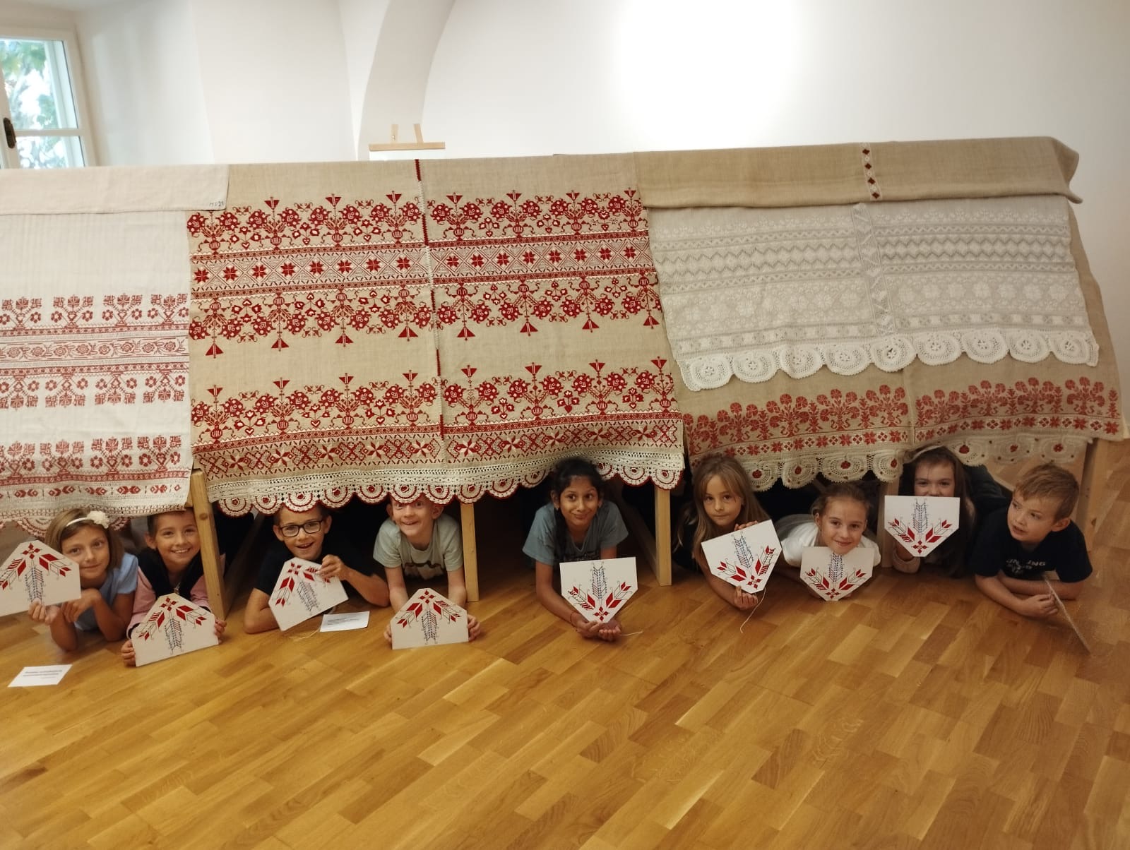 za-plachtou-–-skolske-dielne-v-kastieli-modra