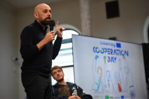 ako-sa-nestratit-v-digitalnej-dzungli?-kde-cihaju-hoaxy,-hejteri-a-algoritmy?