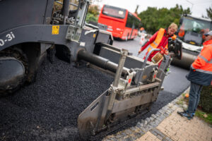 asfalt-z-cigariet?-bratislavsky-kraj-testuje-revolucnu-cestarsku-technologiu.-podcast-s-martinom-samekom-zo-spravy-ciest