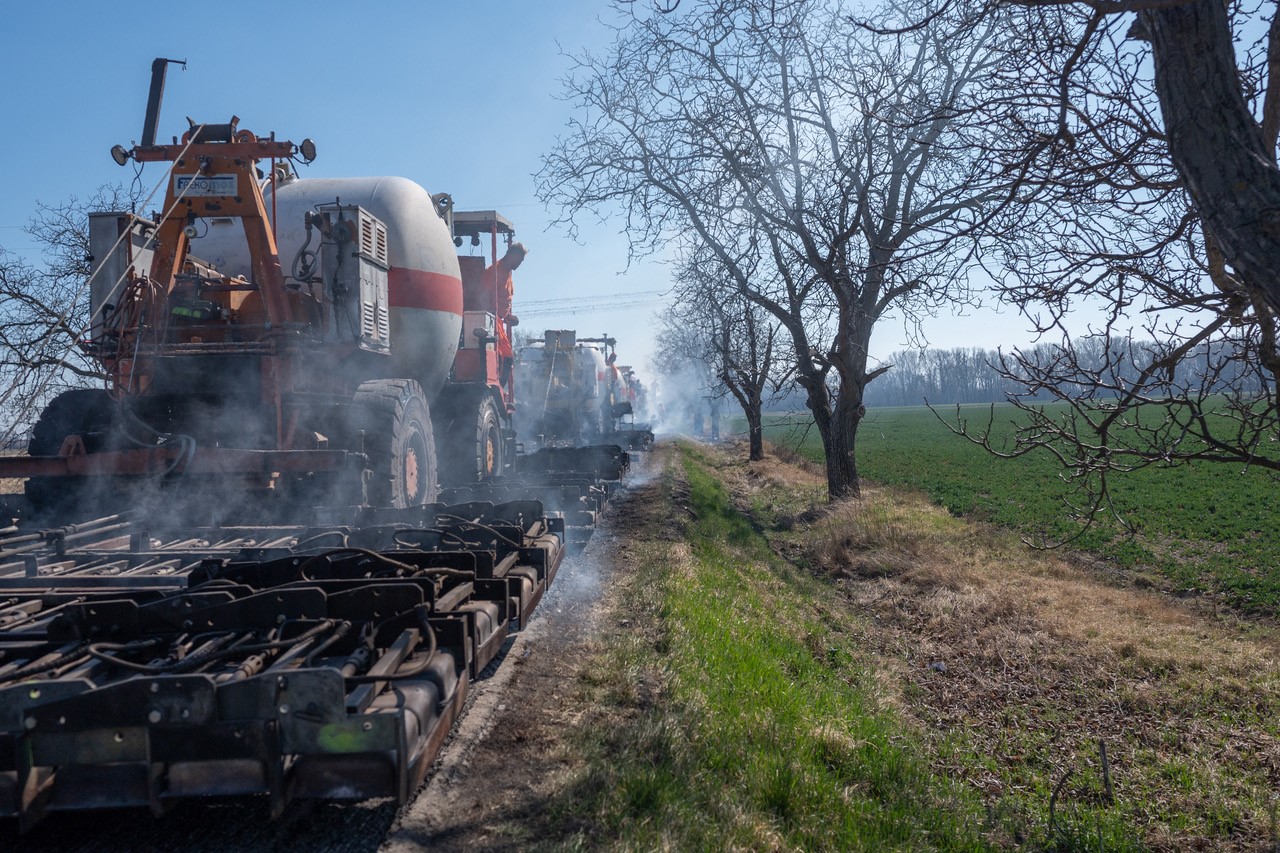 druhy-zivot-ciest:-bratislavsky-kraj-recykluje-asfalt-priamo-na-mieste