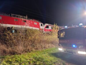 zeleznicna-doprava-na-trati-pri-pezinku-funguje-v-obmedzenom-rezime