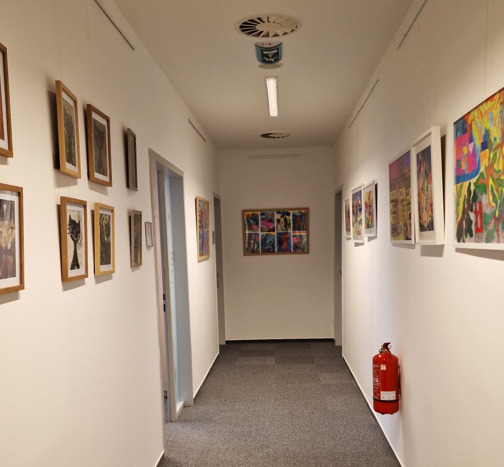 „tvorime-srdcom“-vystava-obrazov-prijimatelov-socialnej-sluzby-zariadenia-socialnych-sluzieb-pod-hradom