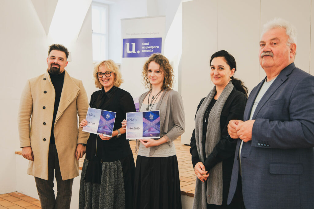 modransky-kastiel-opat-ozil-poeziou