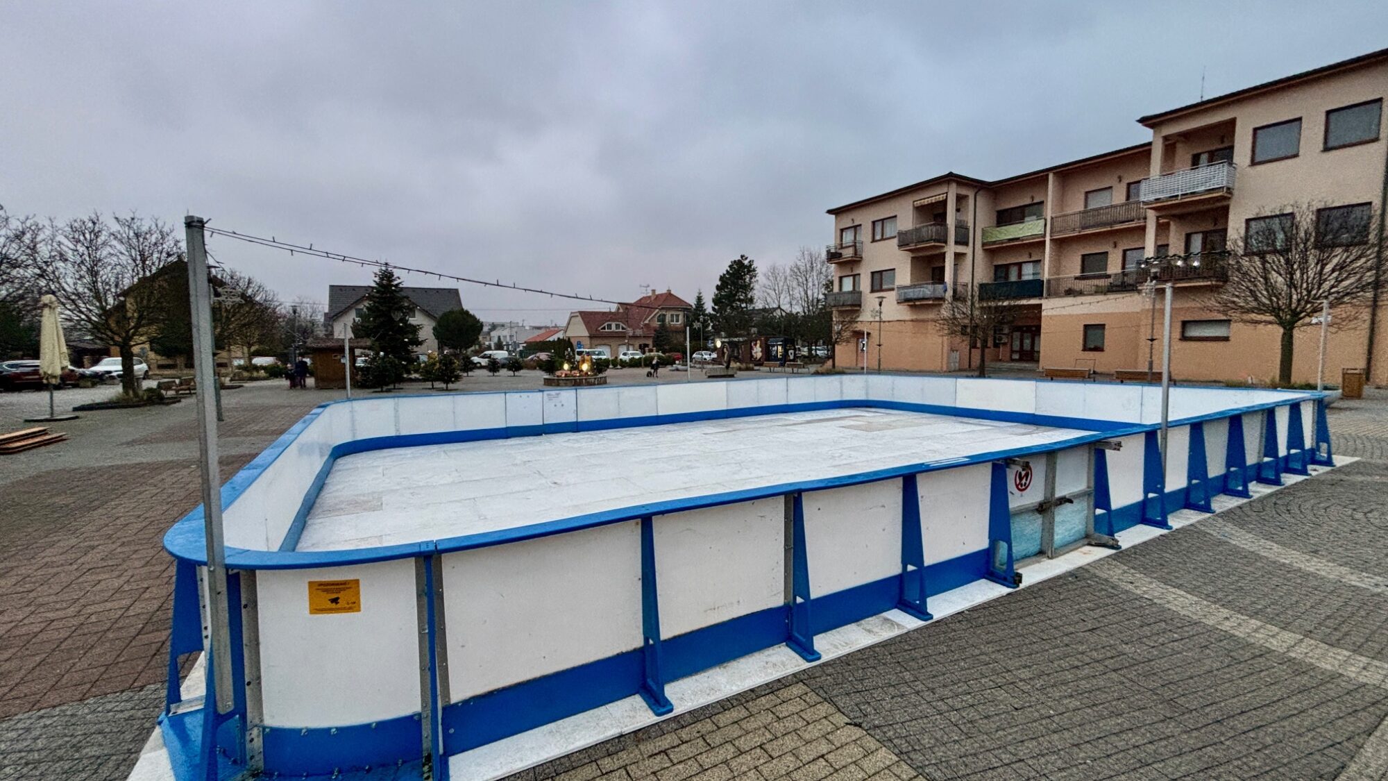 v-zahorskej-bystrici-otvorili-klzisko-otvorene-bude-do-19.-januara