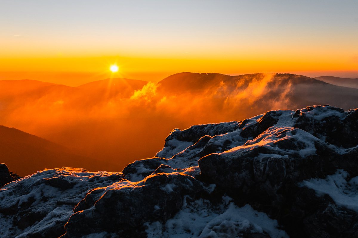 vychod-slnka-nad-rostunom.-magicke-predstavenie-prirody