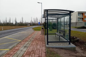 novy-pristresok-v-senec-gardens-sprijemni-cakanie-na-autobus