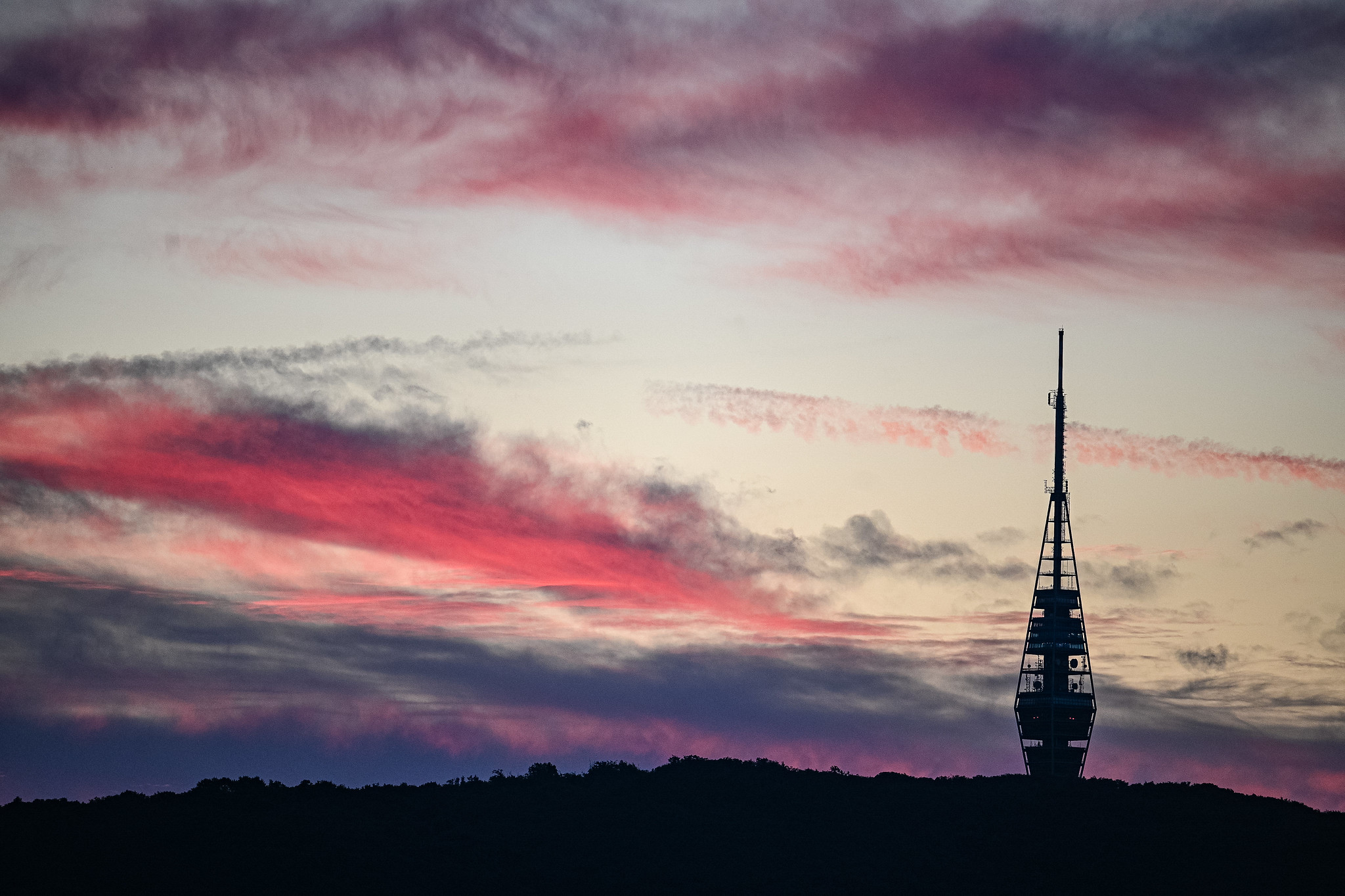 -magicka-obloha-nad-bratislavou