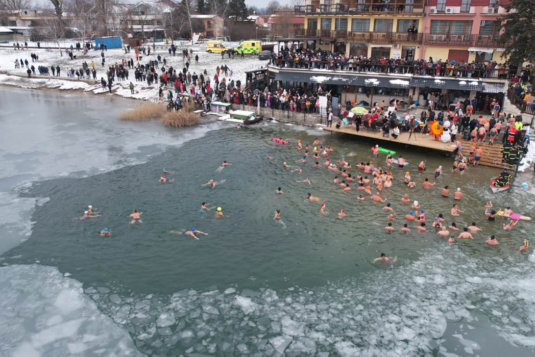 otuzilci-skrotili-zimu-na-slnecnych-jazerach