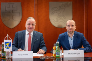 bratislavsky-kraj-a-technolicka-platforma-sk-chips-spajaju-sily.-memorandum-posilni-vzdelavanie,-talenty-aj-high-tech-ekonomiku