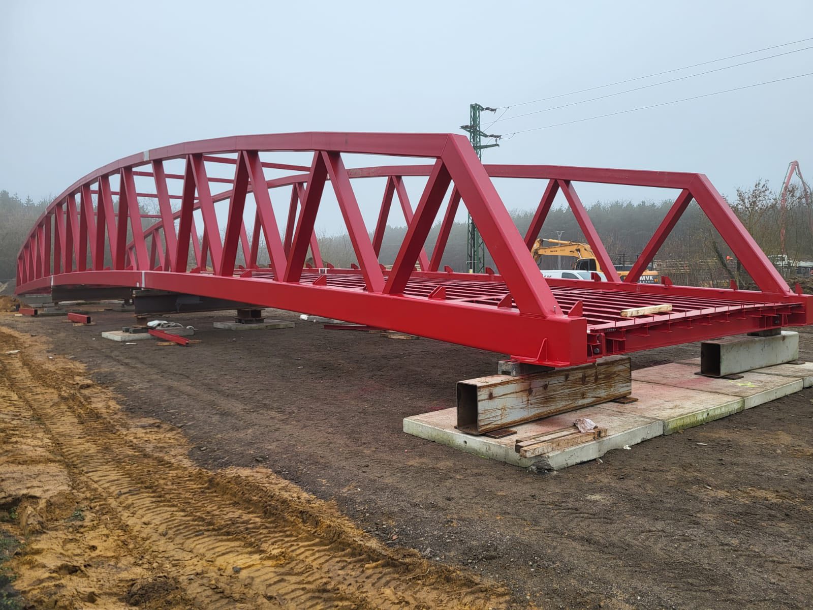 nova-lavka-ponad-dialnicu-d2-v-malackach-caka-na-osadenie.-sluzit-bude-pesim-aj-cyklistom