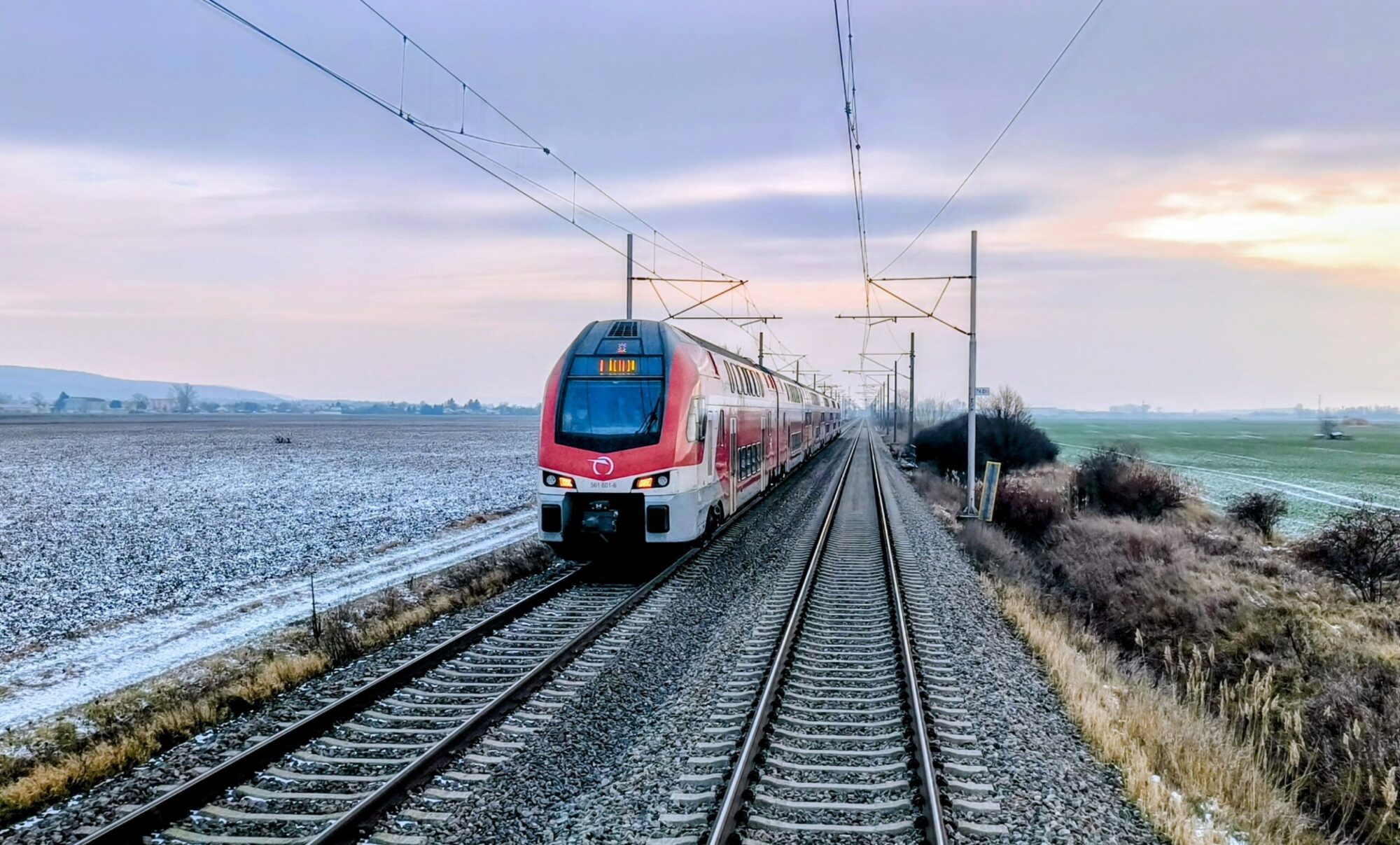cestujucich-na-zapadnom-slovensku-cakaju-obmedzenia-kvoli-vylukam-docasne-zmeny-vlakov-v-prospech-modernejsej-infrastruktury