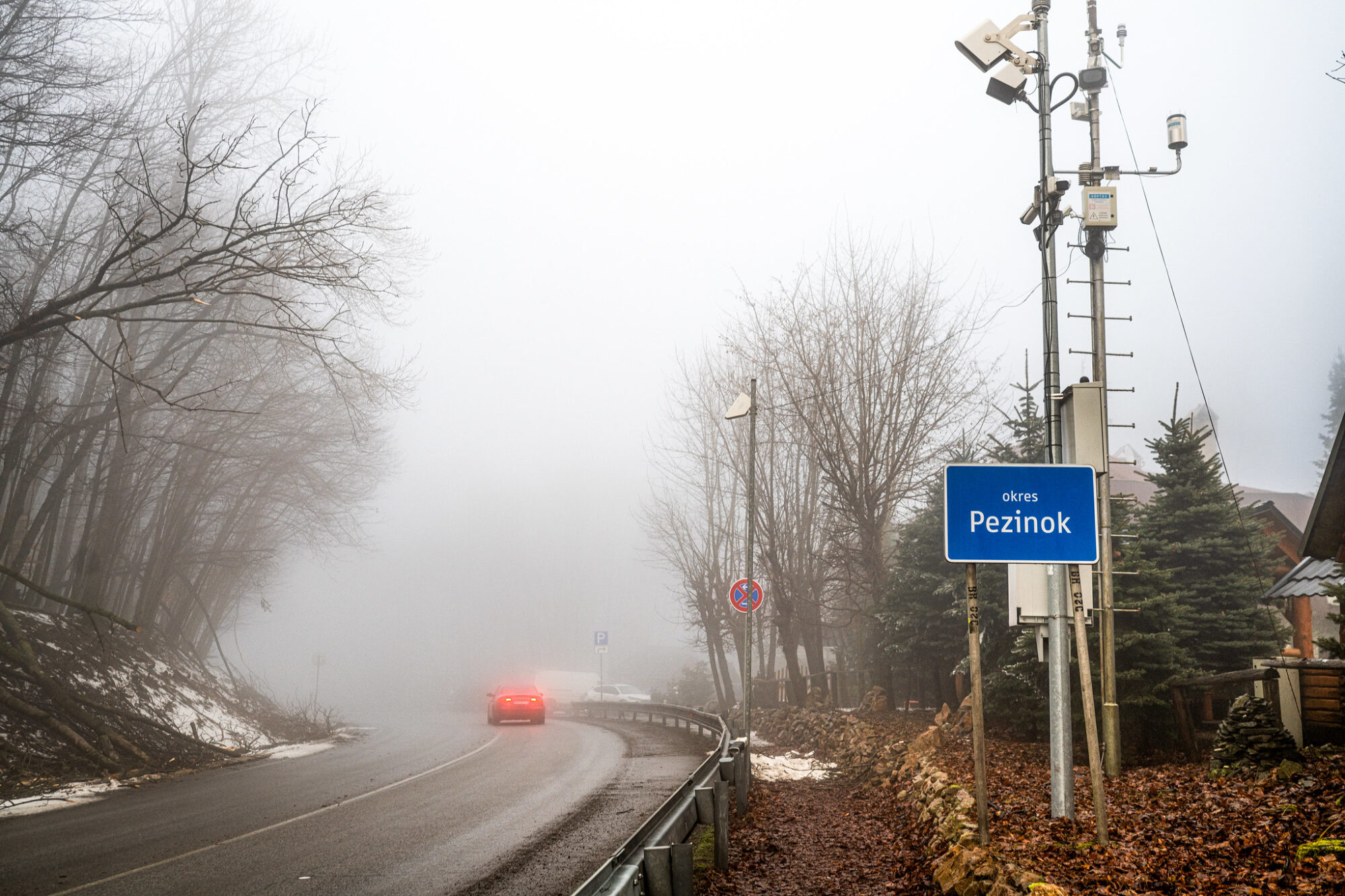 bratislavsky-kraj-nasadzuje-do-terenu-meteostanice,-ktore-rozhoduju-o-zimnej-udrzbe-v-realnom-case