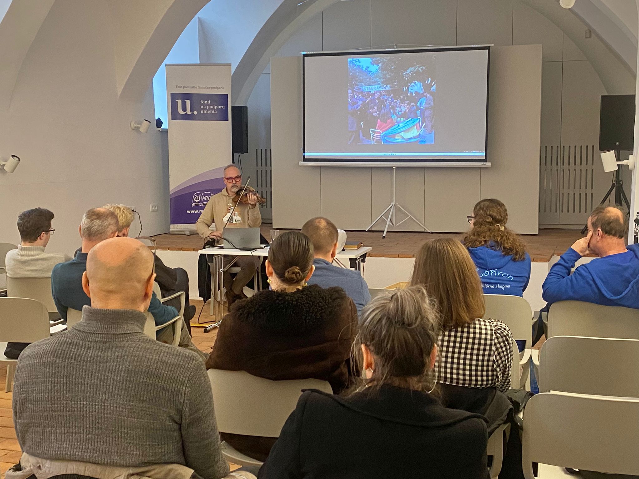 ohliadnutie-za-odbornou-prednaskou-o-hudobnom-folklore