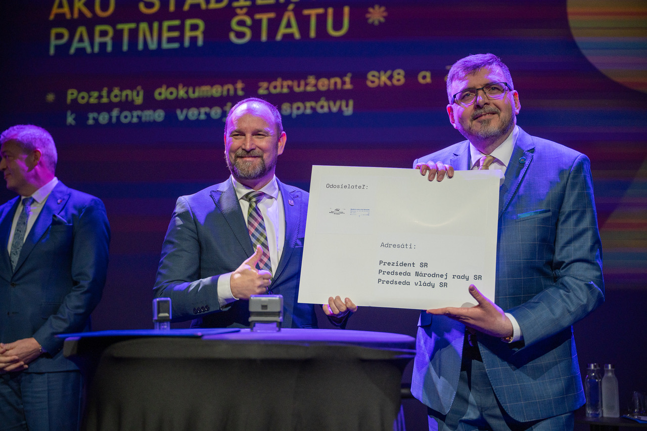 sk8-a-zmos-predstavili-spolocny-pozicny-dokument-k-reforme-verejnej-spravy-na-slovensku,-ktora-ma-priniest-vyssiu-kvalitu-zivota-obyvatelov-vsetkych-krajov-slovenska