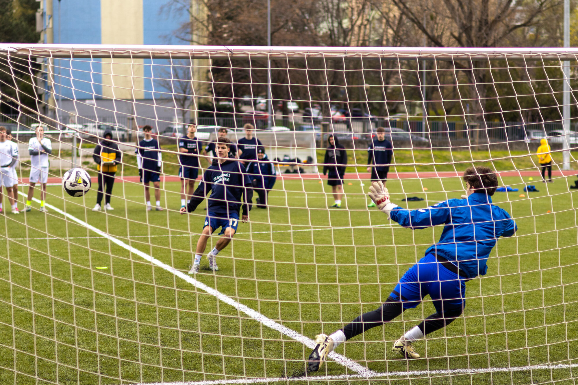do-sutaze-v-malom-futbale-sa-mozu-zapojit-vsetky-stredne-skoly-sidliace-v-bratislavskom-kraji