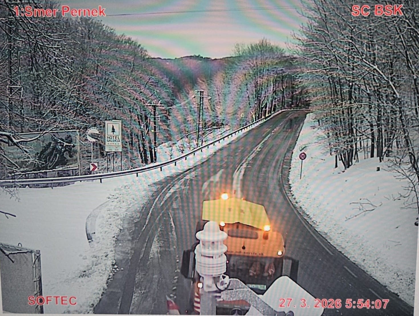 navrat-zimy-a-snehu.-zupni-cestari-zasahovali-na-cestach-v-horach