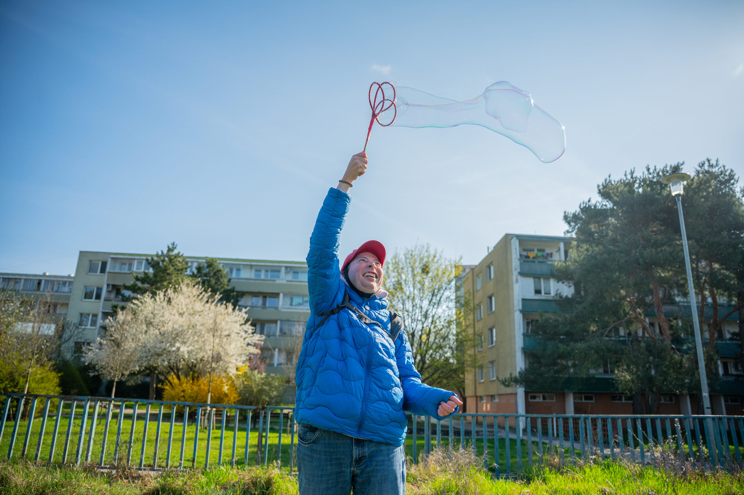 modry-bublinkovy-den-upozornil-na-svet-ludi-s-autizmom