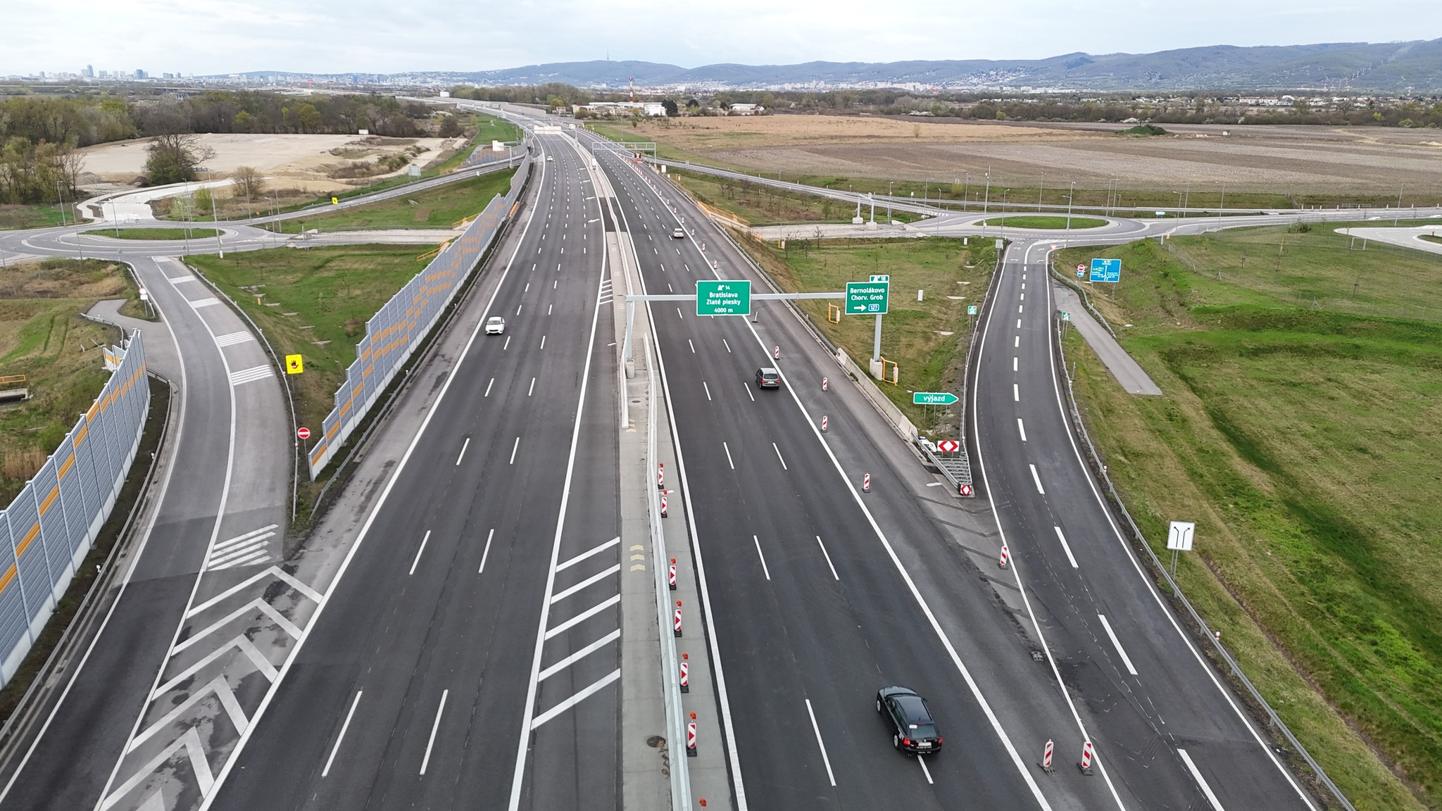 cez-vikend-17-194-bude-uzavreta-dialnica-d1-medzi-zlatymi-pieskani-a-triblavinou.-motoristi-budu-po-vikende-jazdit-po-zrekonstruovanej-d1