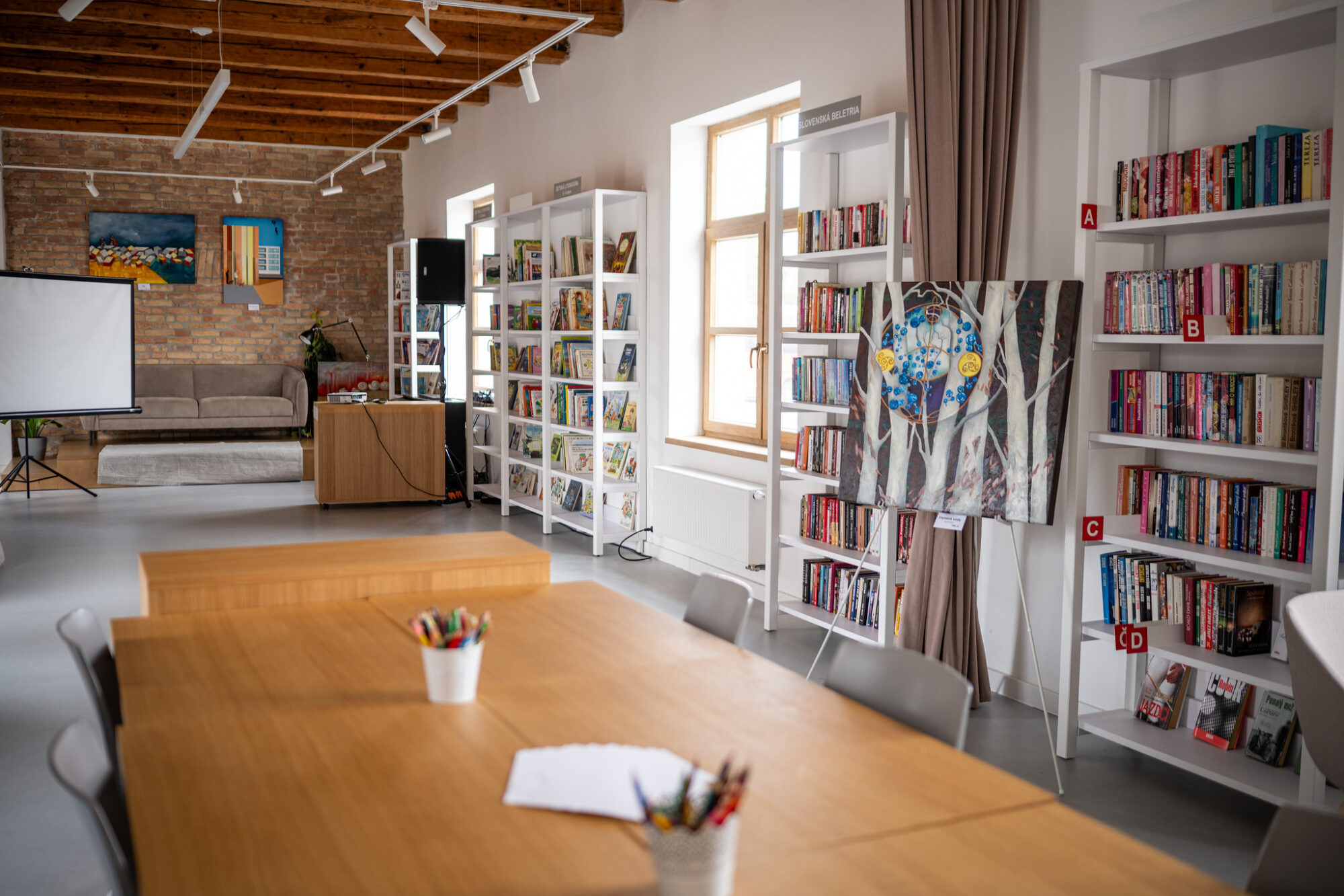 chatrajuca-budova-v dunajskej-luznej-nasla-opatovne-vyuzitie.-vznikla-tu-kniznica-a-zive-komunitne-centrum