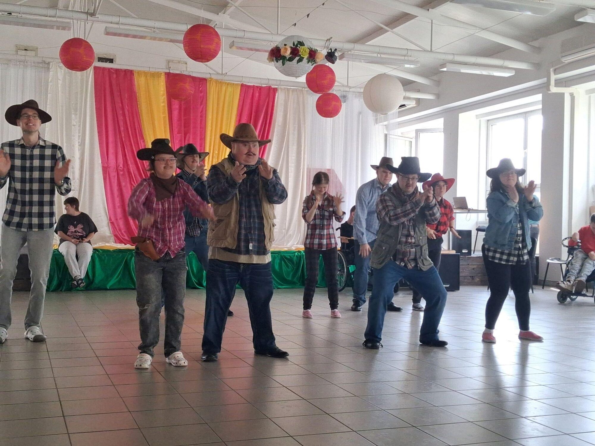 aprilove-tanecky-v-zss-rosa-priniesli-radost,-hudbu-a-nove-priatelstva