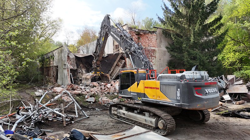 v-zahorskej-bystrici-sa-zacali-buracie-prace.-bratislavsky-kraj-spusta-projekt-vystavby-noveho-zariadenia-socialnych-sluzieb