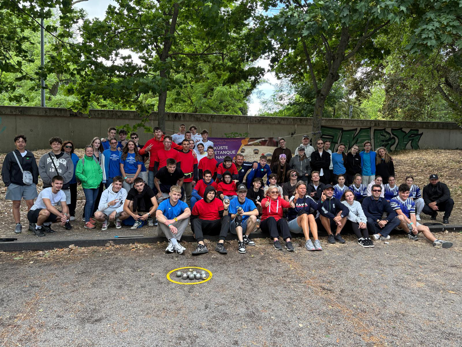 stredoskolaci-si-zmerali-sily-v petanque.- na-narodnom-gulodrome-sutazilo-16-timov
