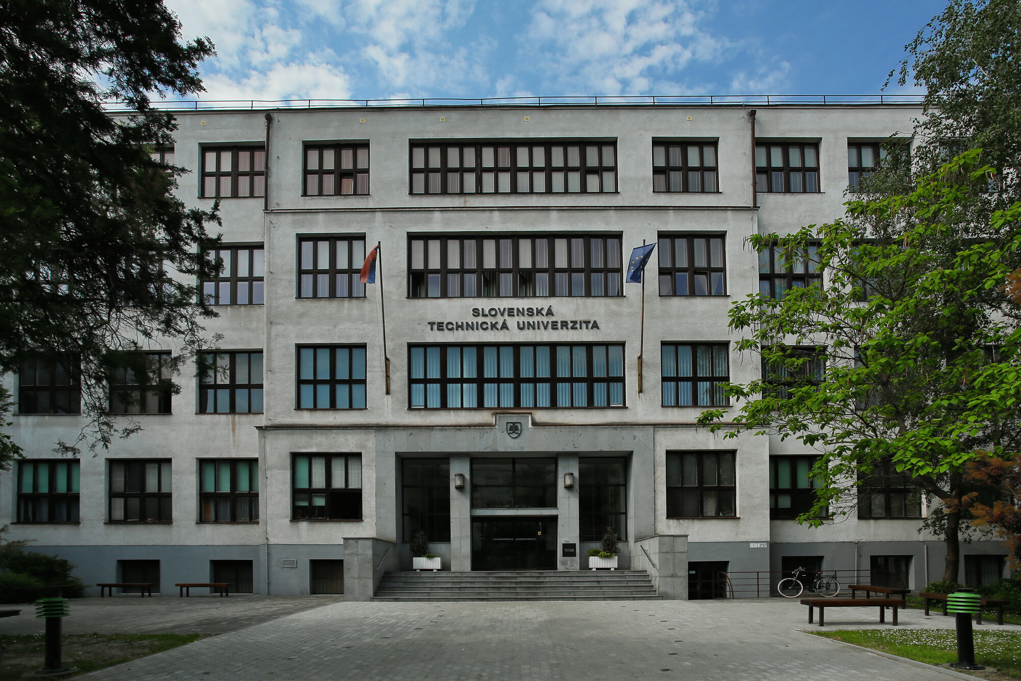 slovenska-technicka-univerzita-sa-posunula-medzi-top-1000-univerzit-na-svete