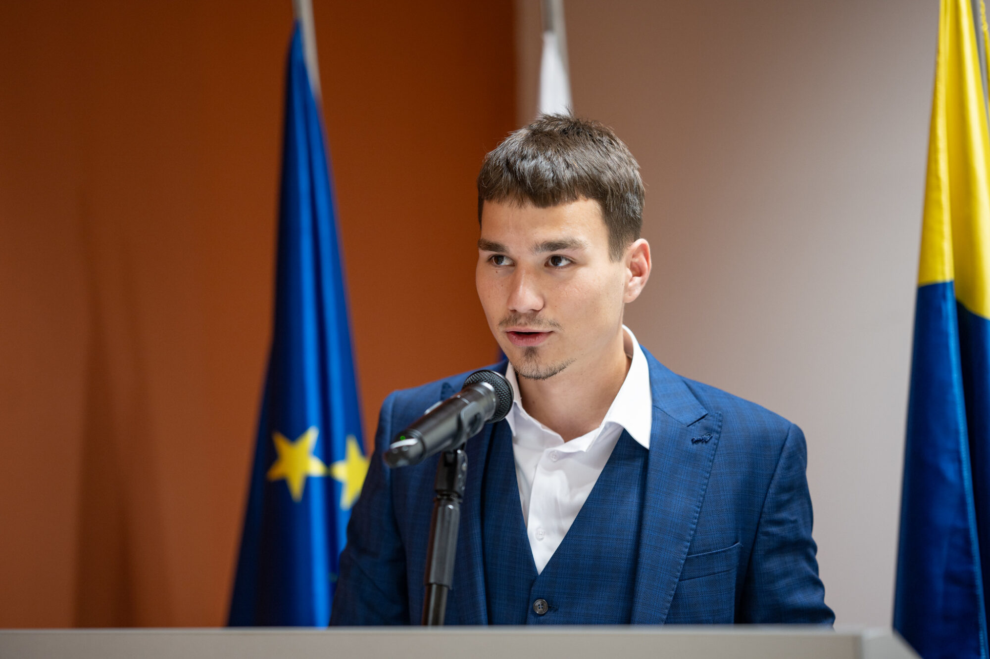 mladi-chcu-zostat,-ale-potrebuju-prilezitosti.-bratislavsky-kraj-hostil-diskusiu-o-vizii-slovenska-ocami-mladych
