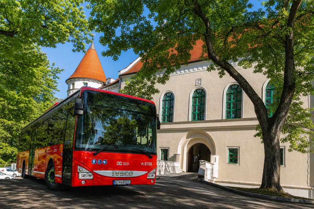 navstevnikov-festivalu-vino-pod-hviezdami-odvezie-posilova-doprava-arriva
